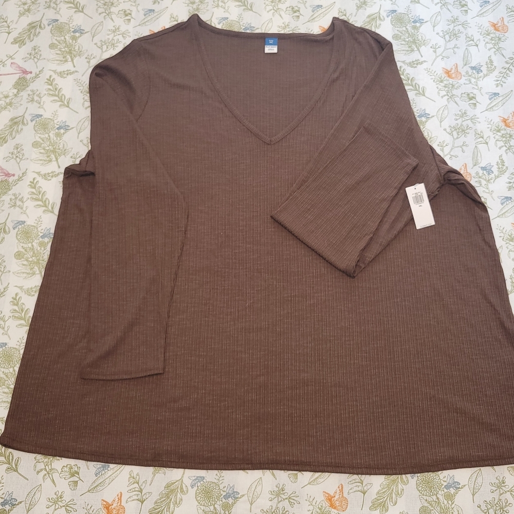 NWT Long Sleeved Luxe V-Neck Ribbed Womens Shirt